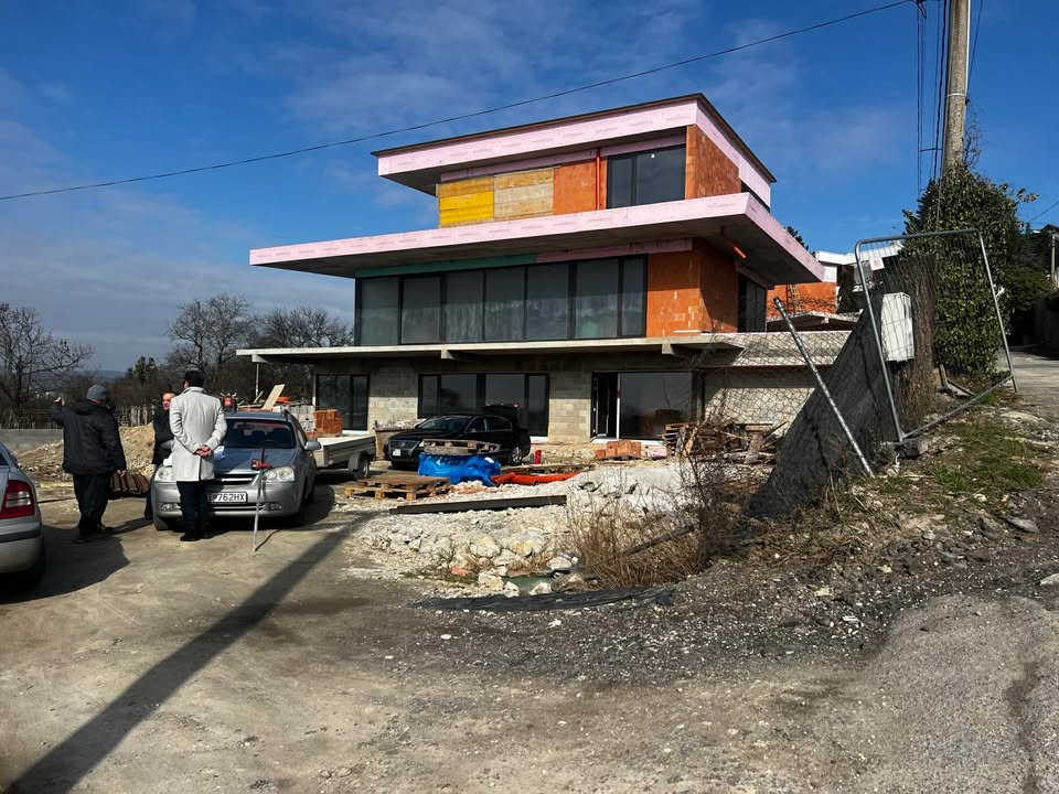 Dokončovacie práce na fasáde